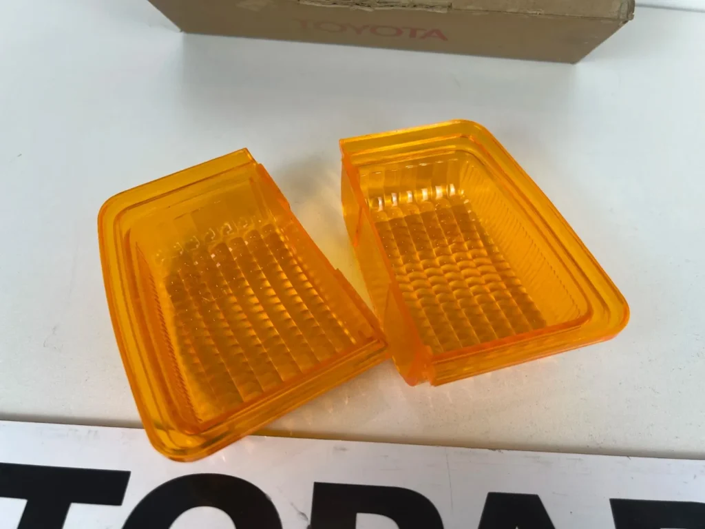 Corolla 1975 - 1979 coupe ke35 tail light lenses NOS (1)
