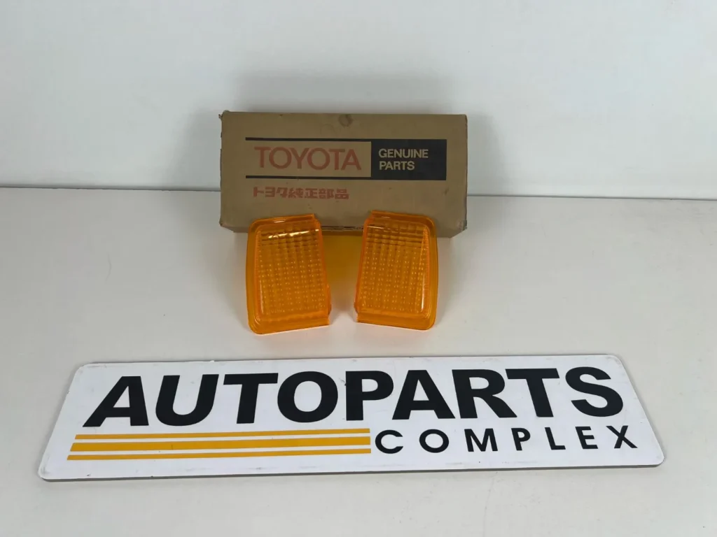Corolla 1975 - 1979 coupe ke35 tail light lenses NOS (2)