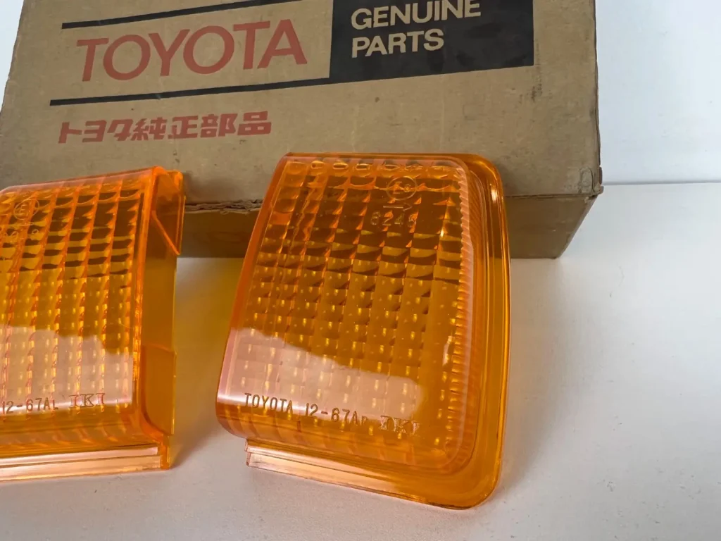 Corolla 1975 - 1979 coupe ke35 tail light lenses NOS (4)