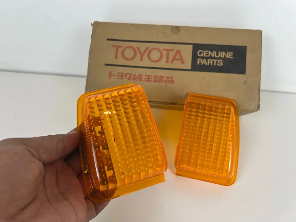 Corolla 1975 - 1979 coupe ke35 tail light lenses NOS (6)