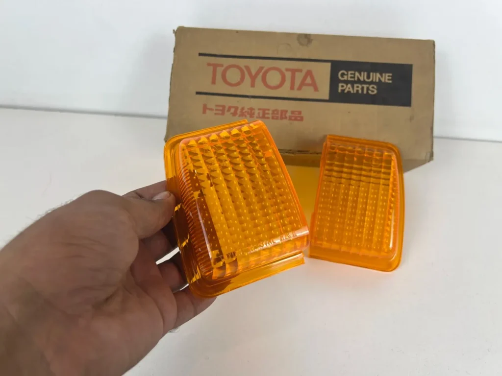Corolla 1975 - 1979 coupe ke35 tail light lenses NOS (7)