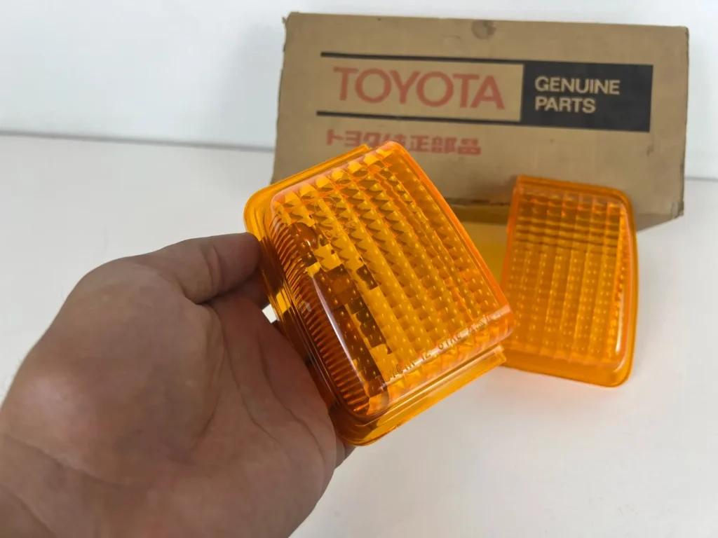 Corolla 1975 - 1979 coupe ke35 tail light lenses NOS (8)