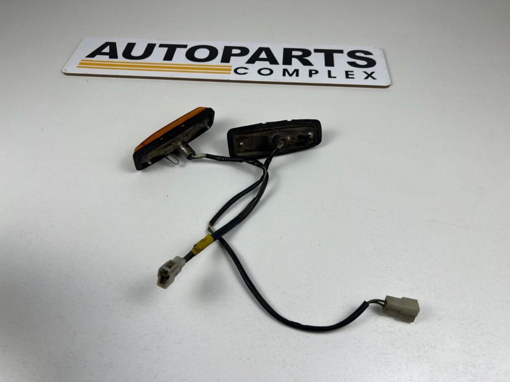 Corolla 1975 - 1979 ke30 fender indicators pair ke30 ke35 ke36 (10)