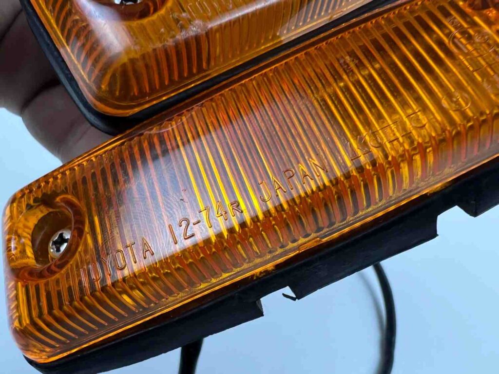 Corolla 1975 - 1979 ke30 fender indicators pair ke30 ke35 ke36 (5)