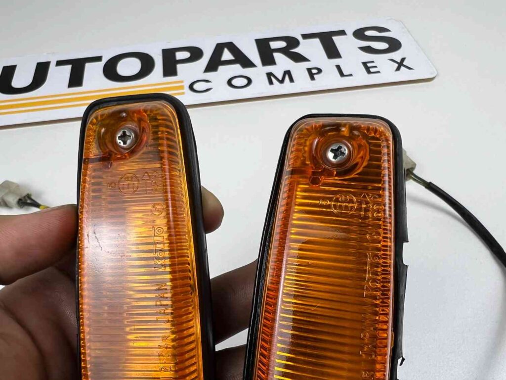 Corolla 1975 - 1979 ke30 fender indicators pair ke30 ke35 ke36 (9)