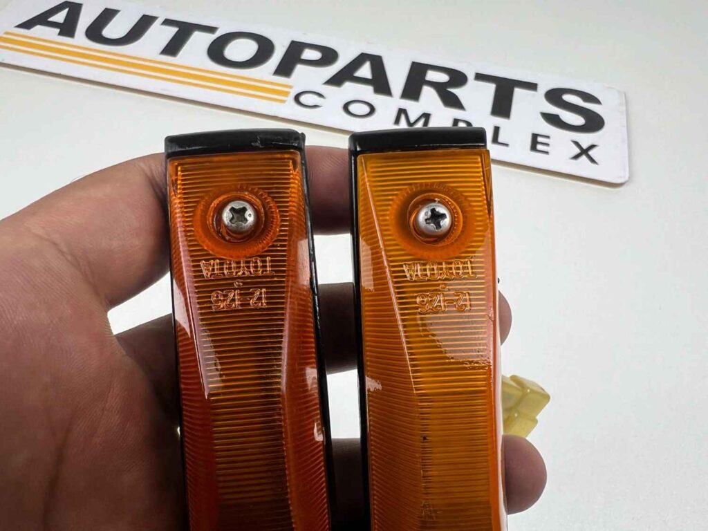 Corolla 1980 - 1983 JDM fender indicators pair (ke70 TE72 Ae70) (5)
