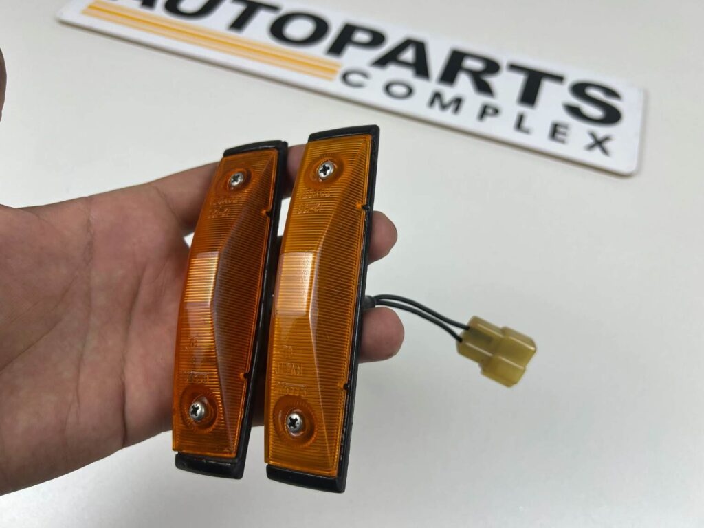 Corolla 1980 - 1983 JDM fender indicators pair (ke70 TE72 Ae70) (6)