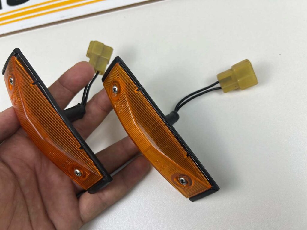 Corolla 1980 - 1983 JDM fender indicators pair (ke70 TE72 Ae70) (7)