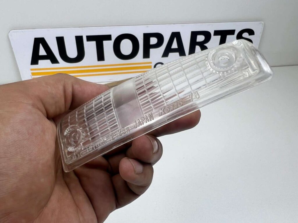 Corolla 1980 parking corner lamp lens NOS OEM (Right side) (1)