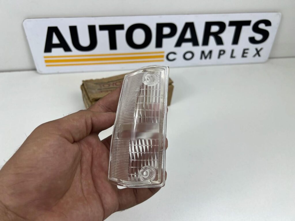 Corolla 1980 parking corner lamp lens NOS OEM (Right side) (4)