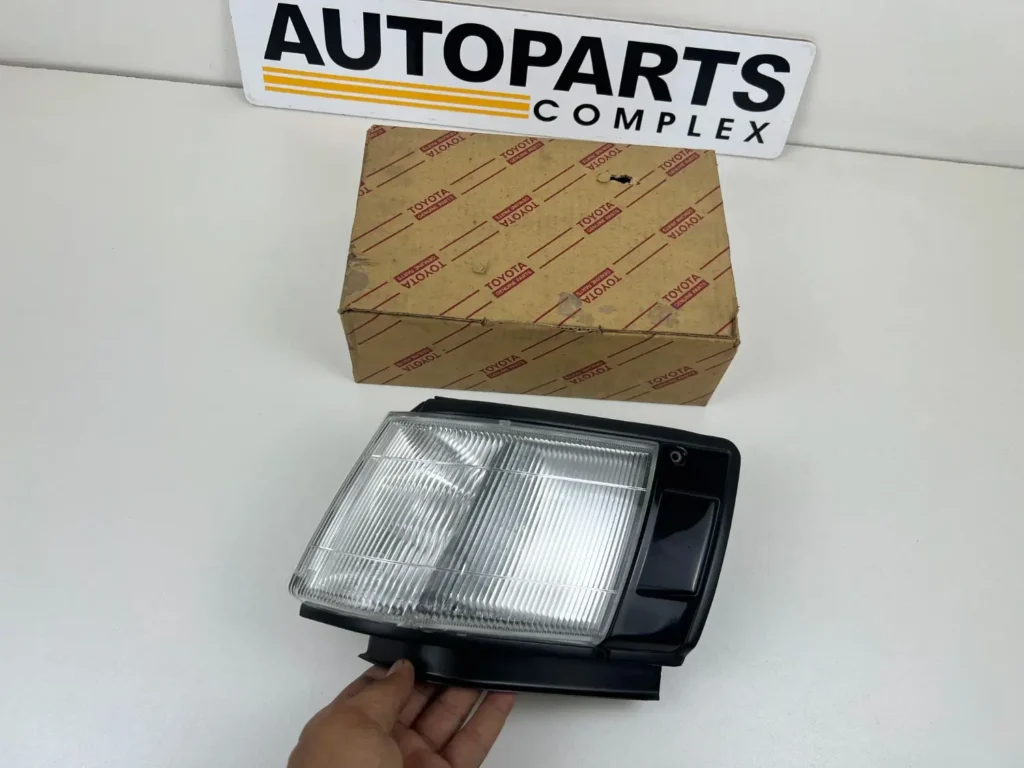 Corolla AE85 AE86 parking lamps NOS OEM (2)