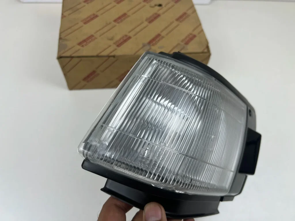 Corolla AE85 AE86 parking lamps NOS OEM (3)