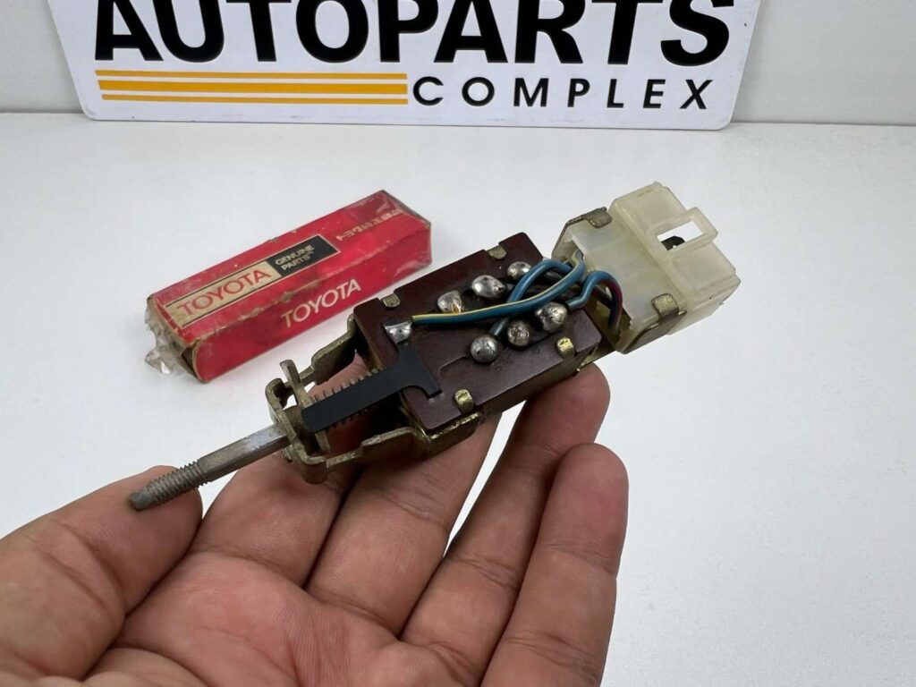 Corolla TE27 ke20 te21 te28 wiper switch NOS OEM (3)