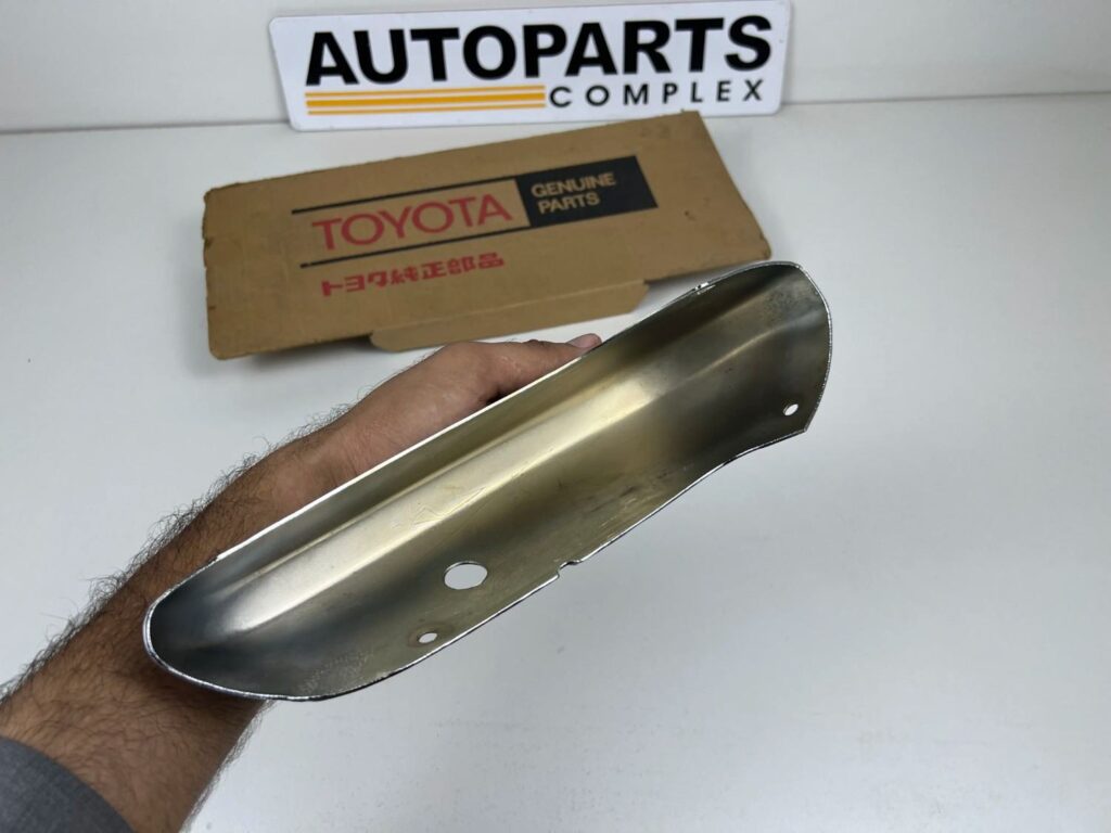 Corolla ke26 te28 ke20 wagon rear bumper end cap right side (NOS OEM) (1)