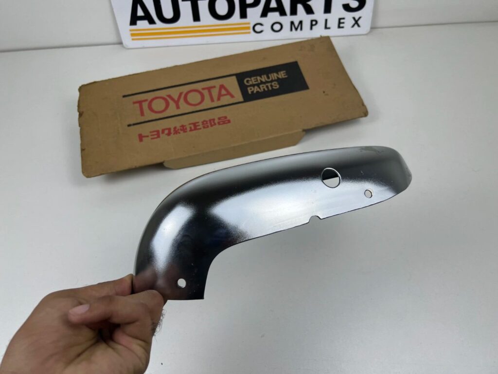 Corolla ke26 te28 ke20 wagon rear bumper end cap right side (NOS OEM) (3)
