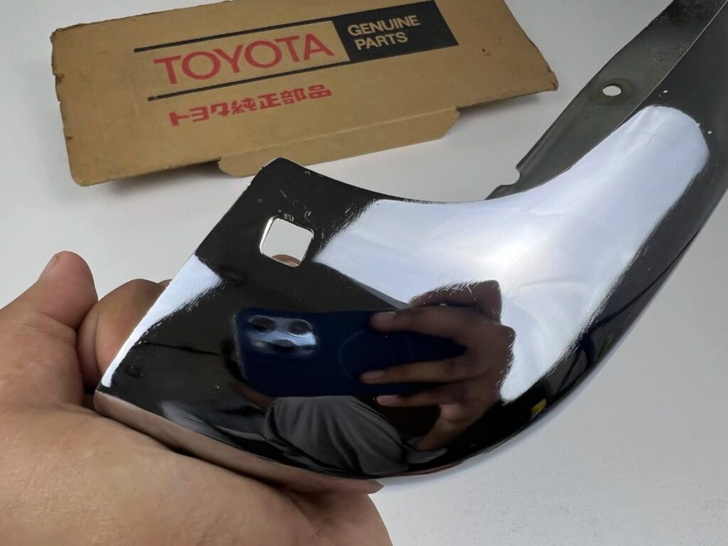 Corolla ke26 te28 ke20 wagon rear bumper end cap right side (NOS OEM) (6)