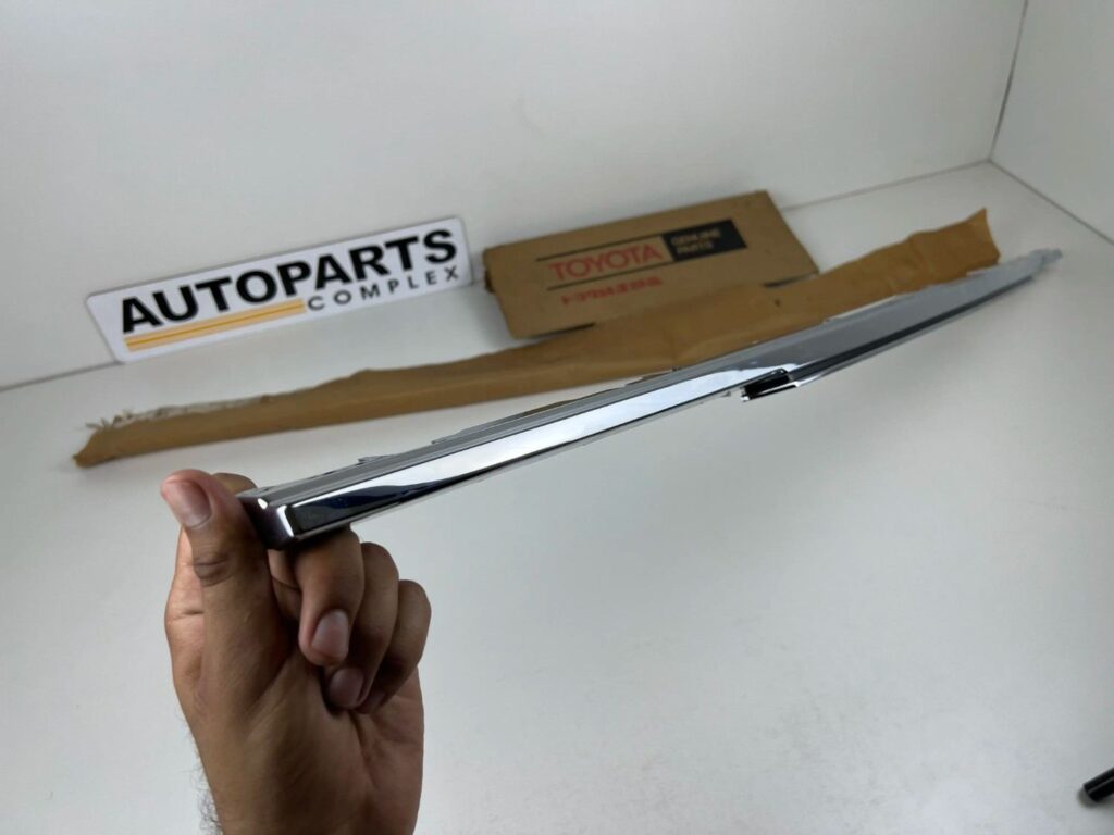 Corona 1981 1982 1983 RT13# Tt13# XT13# NOS OEM radiator upper chrome trim (10)