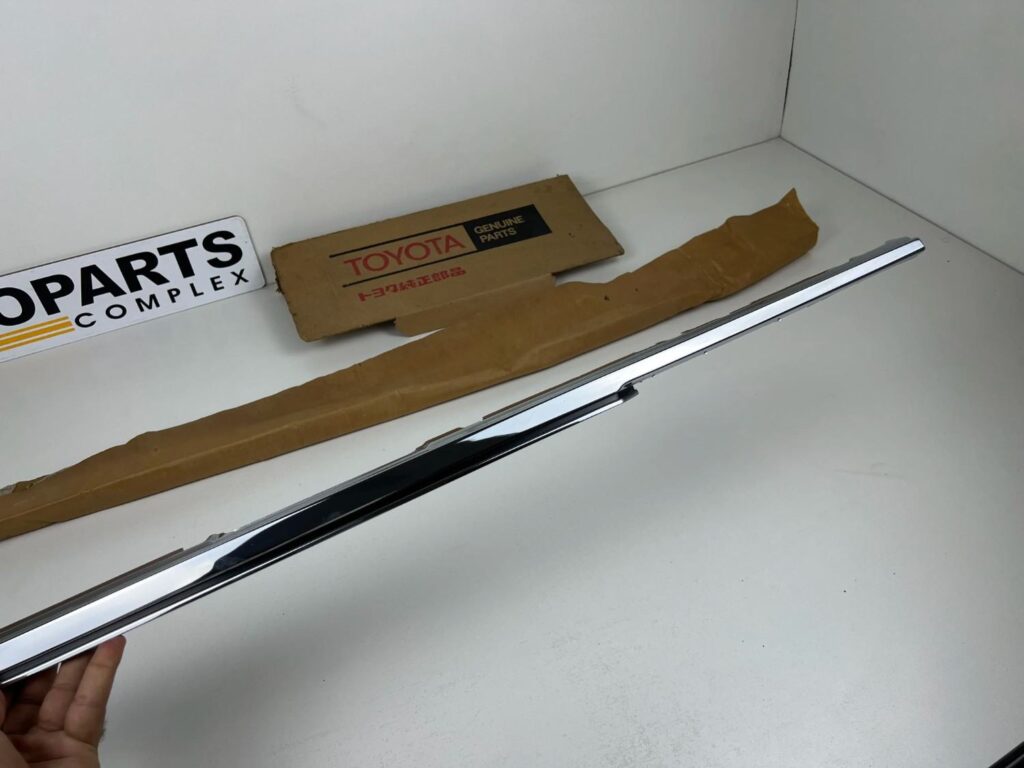 Corona 1981 1982 1983 RT13# Tt13# XT13# NOS OEM radiator upper chrome trim (5)