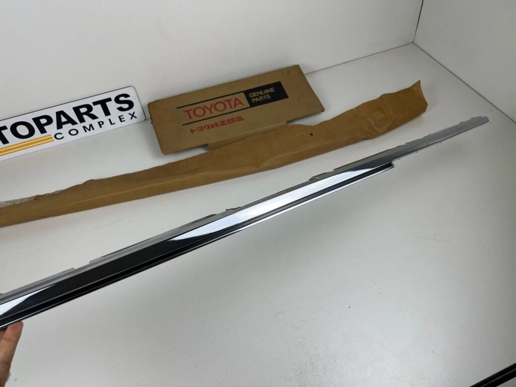 Corona 1981 1982 1983 RT13# Tt13# XT13# NOS OEM radiator upper chrome trim (6)