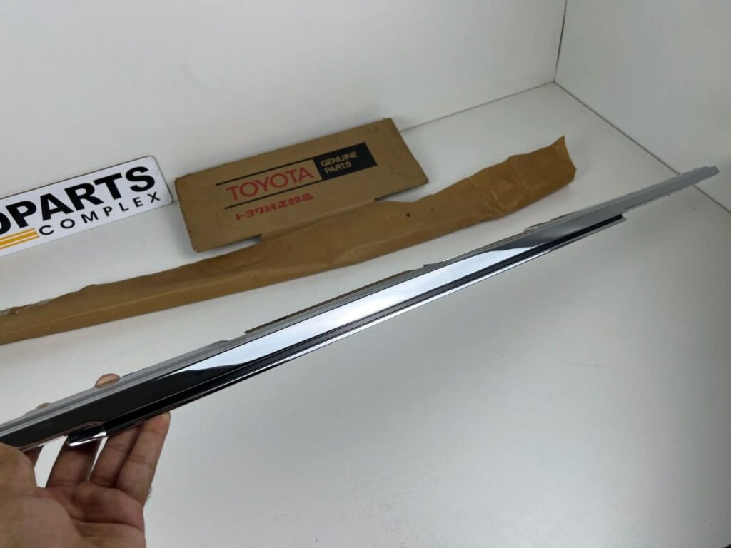 Corona 1981 1982 1983 RT13# Tt13# XT13# NOS OEM radiator upper chrome trim (7)