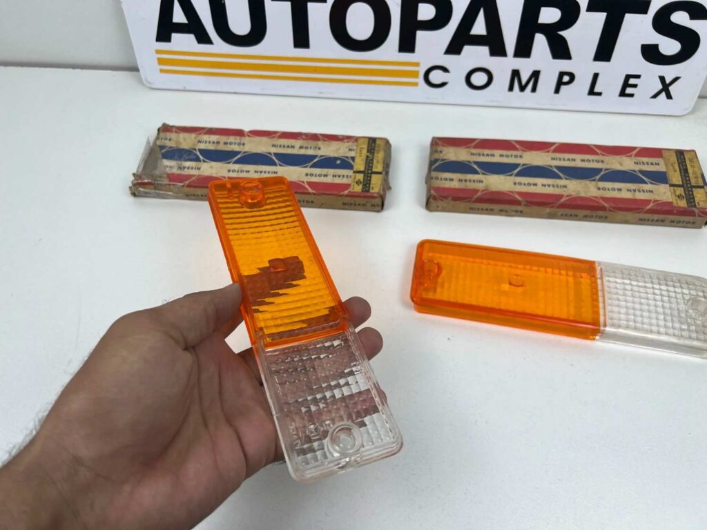 Datsun 720 Pickup Front Bumper Turn Signal Lamp Light Lens Set 26126-02W00 NOS (10)