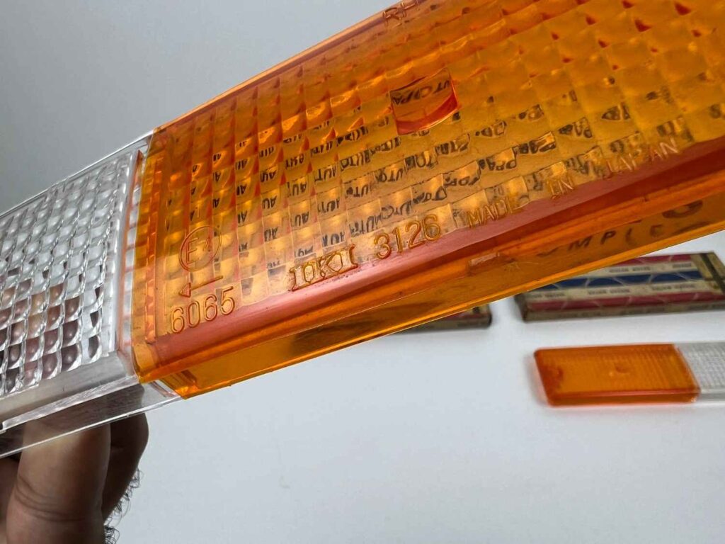 Datsun 720 Pickup Front Bumper Turn Signal Lamp Light Lens Set 26126-02W00 NOS (4)