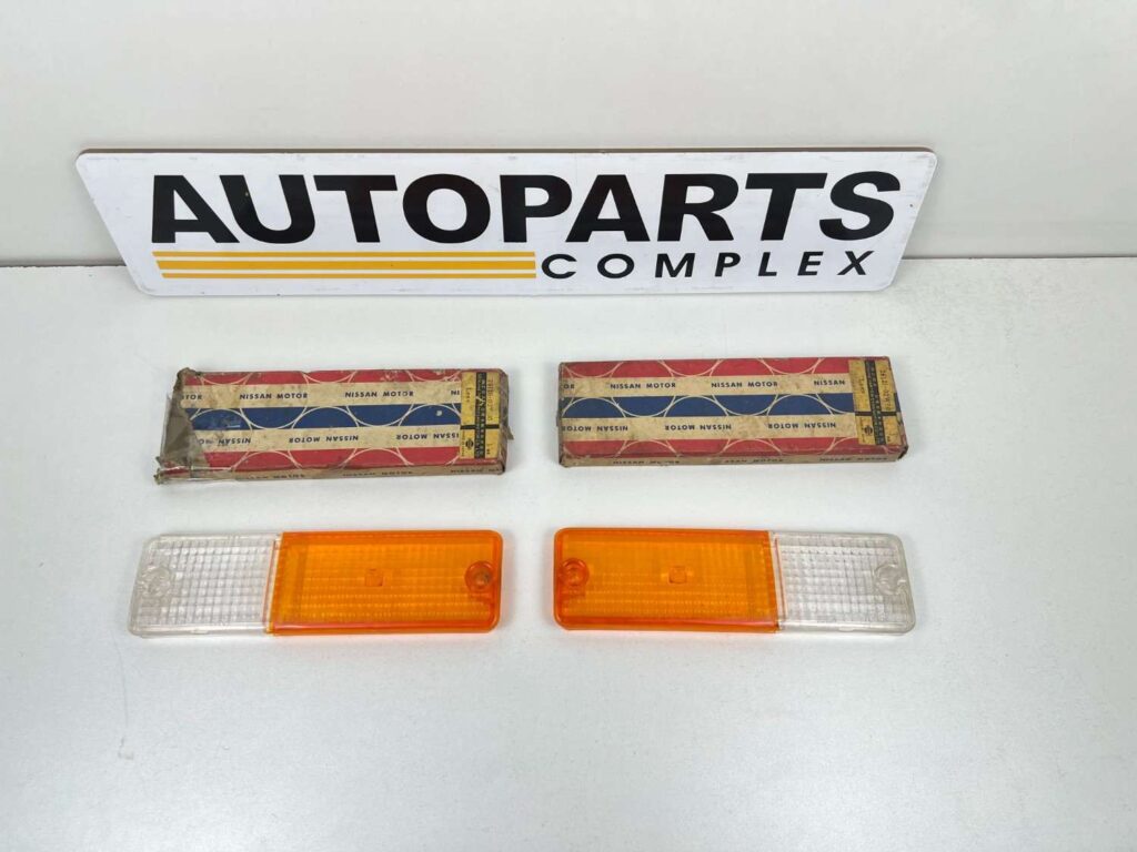 Datsun 720 Pickup Front Bumper Turn Signal Lamp Light Lens Set 26126-02W00 NOS (5)