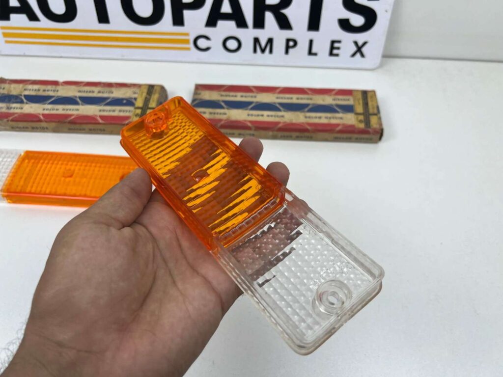 Datsun 720 Pickup Front Bumper Turn Signal Lamp Light Lens Set 26126-02W00 NOS (9)