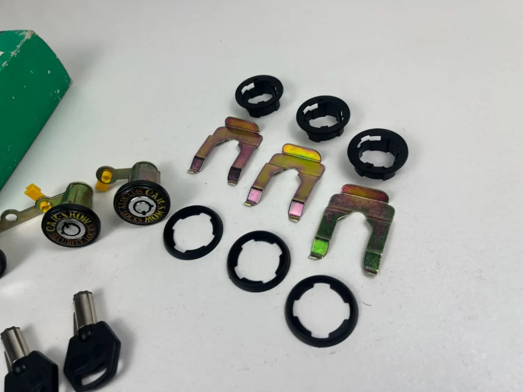 Doors trunk oldschool lock kit - Car show anti theft security locks - Universal fitting (7)