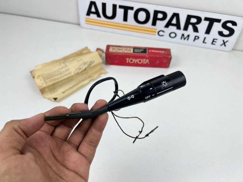 Hilux 1979 - 1983 Headlights indicator switch stalk for RHD (2)