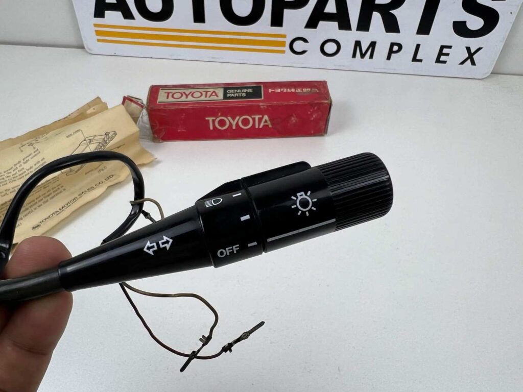 Hilux 1979 - 1983 Headlights indicator switch stalk for RHD (3)