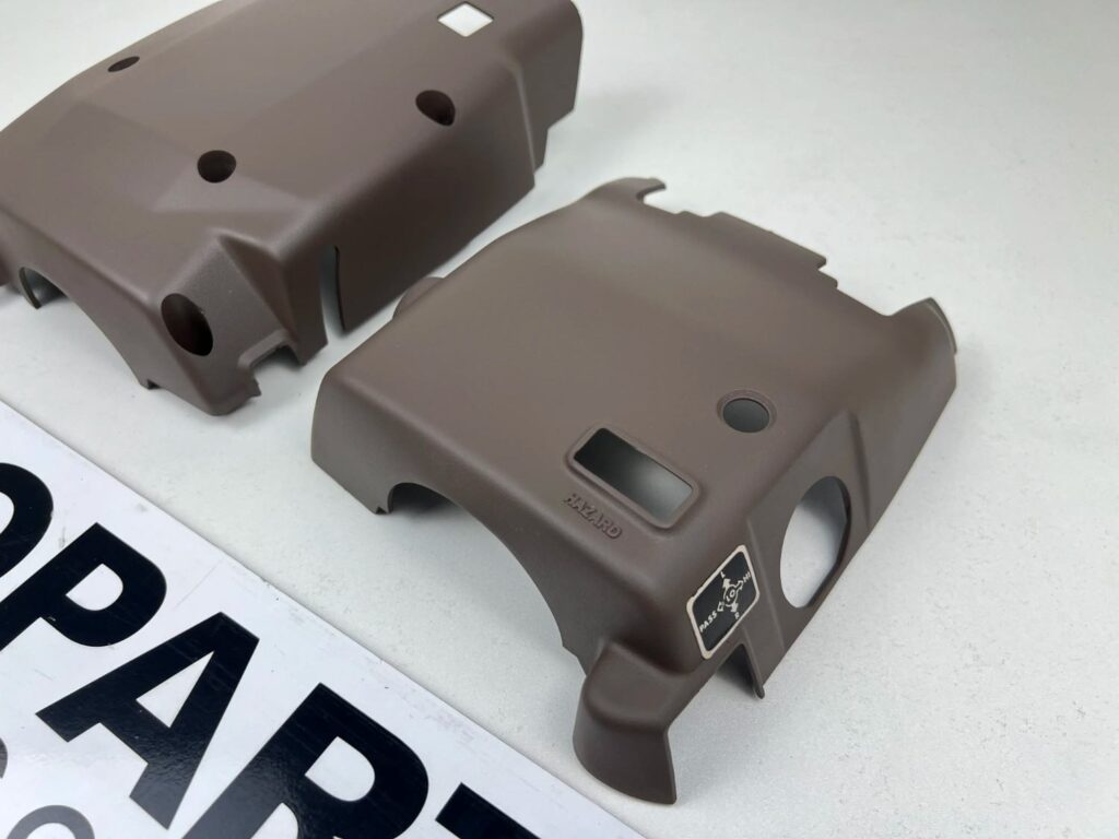 Hilux 1980 - 1983 RHD adjustable Steering column cover (Brown) (3)