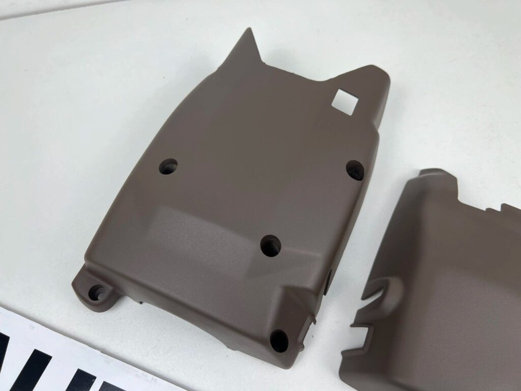 Hilux 1980 - 1983 RHD adjustable Steering column cover (Brown) (4)