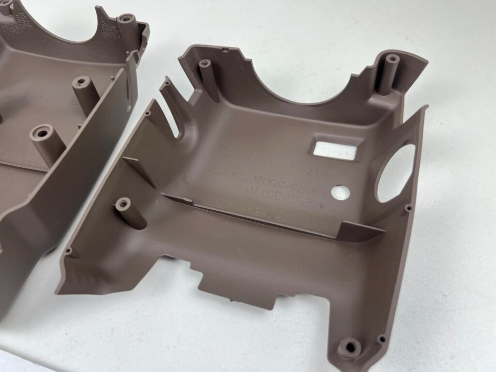 Hilux 1980 - 1983 RHD adjustable Steering column cover (Brown) (8)