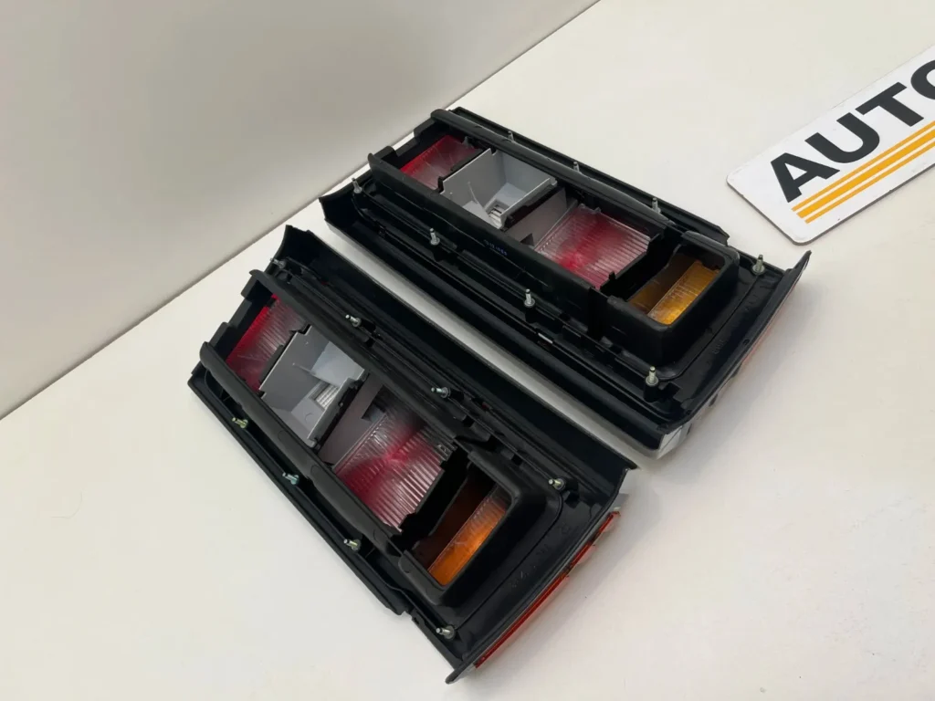 Corona ST140 AT141 TT142 Tail lights pair (1)