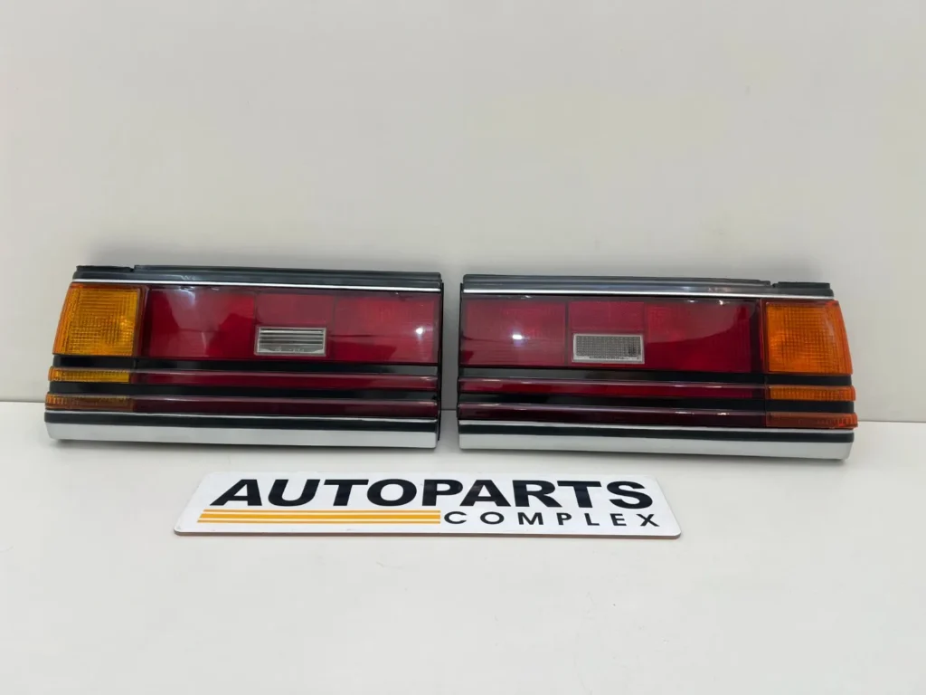 Corona ST140 AT141 TT142 Tail lights pair (2)