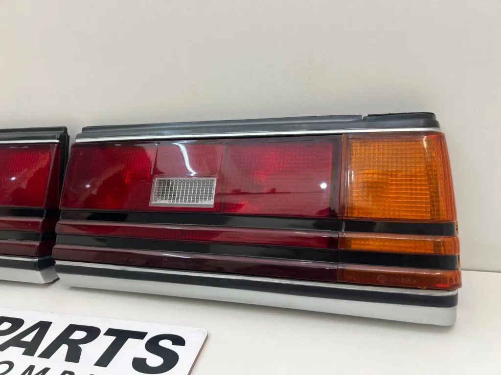 Corona ST140 AT141 TT142 Tail lights pair (4)