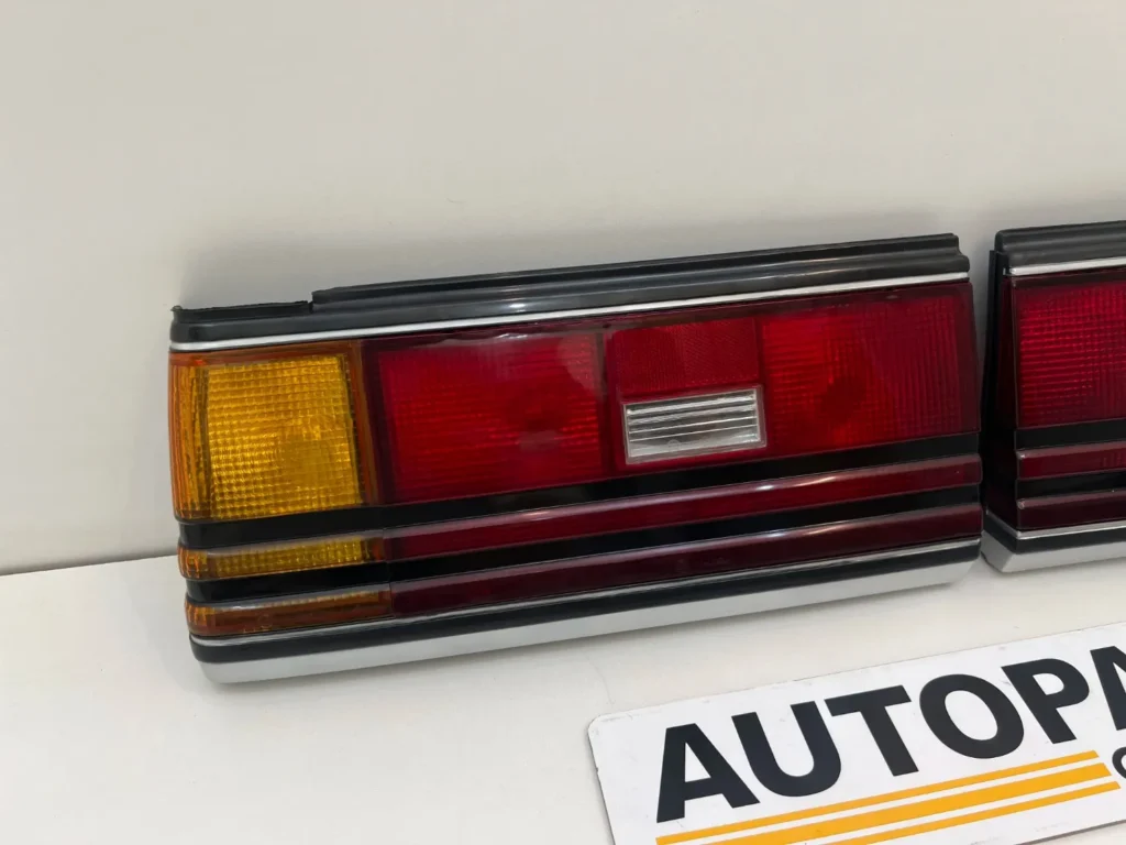 Corona ST140 AT141 TT142 Tail lights pair (5)