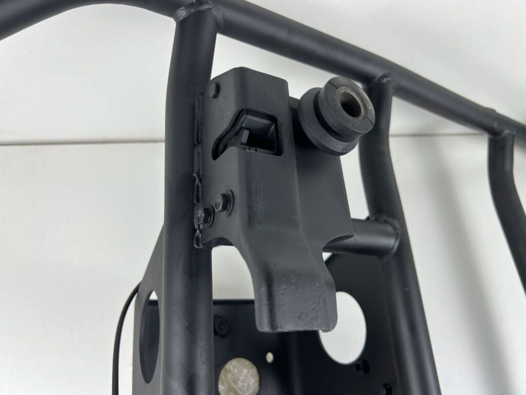 Land cruiser 100 series JDM spare tyre carrier (18)