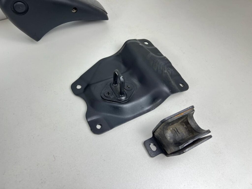 Land cruiser 100 series JDM spare tyre carrier (3)