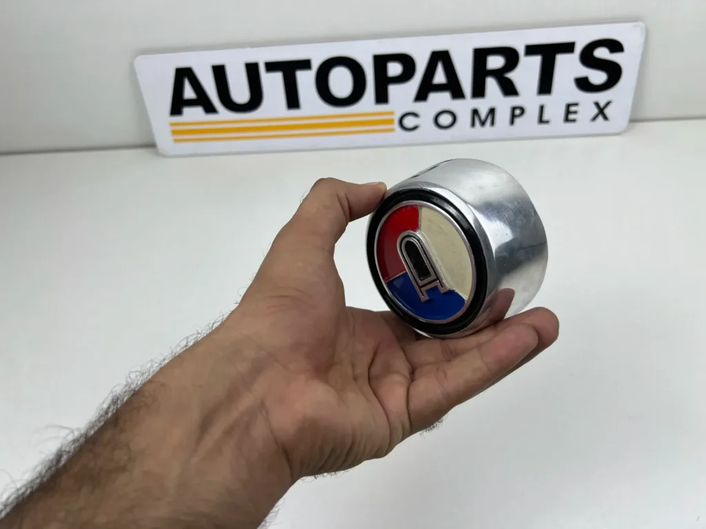Nissan Datsun 1200 B110 grille badge (1)