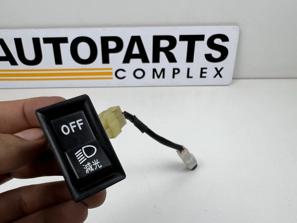 OEM Toyota fog lamps switch for 1980s 1990s Toyota (3)