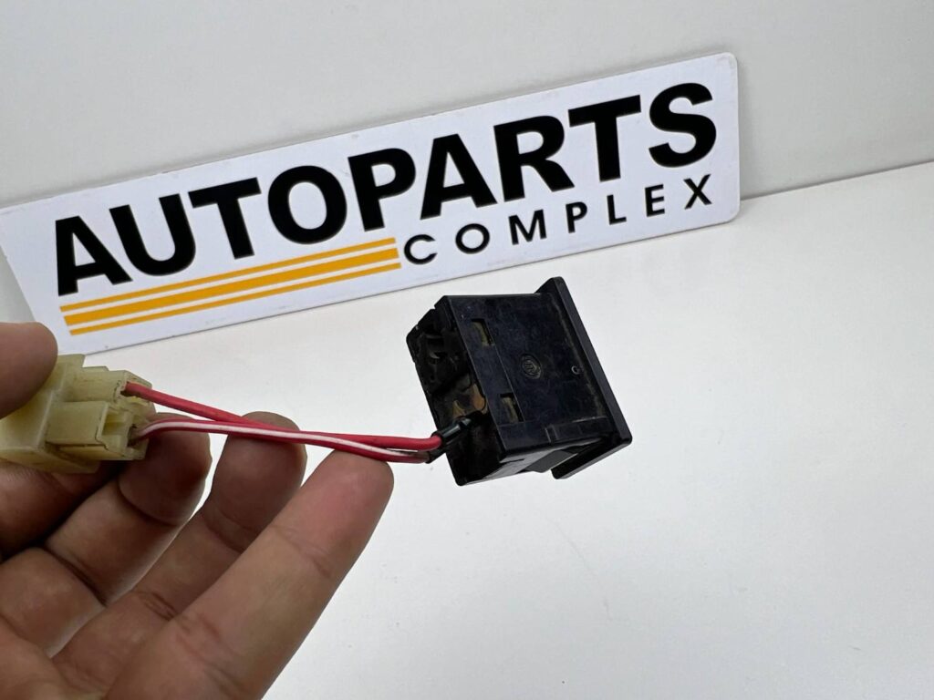 OEM Toyota fog lamps switch for 1980s 1990s Toyota (9)