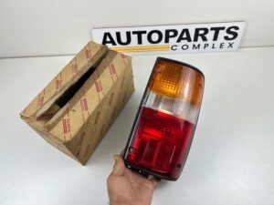 TOYOTA LN85 YN90 LN106 LN107 LN109 YN86 YN105 TAIL LIGHT REAR LAMP RH 1989 - 1995 (2)