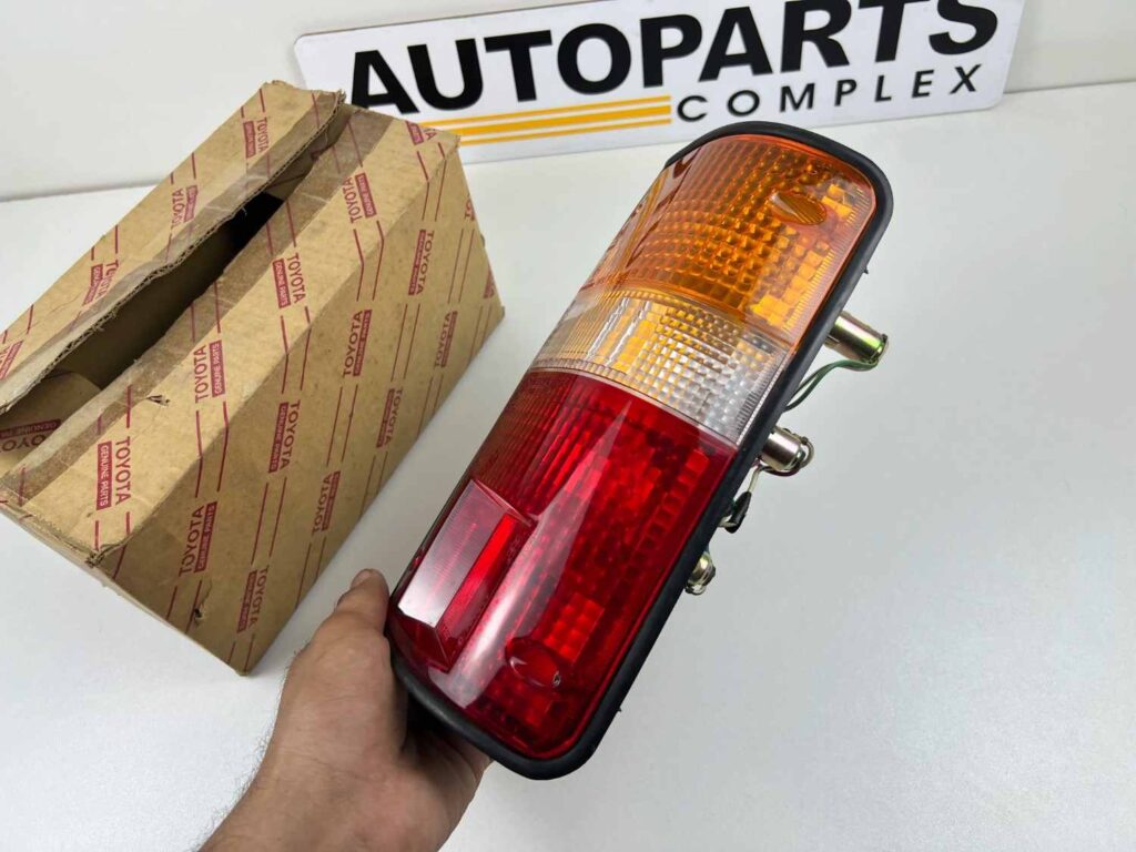 TOYOTA LN85 YN90 LN106 LN107 LN109 YN86 YN105 TAIL LIGHT REAR LAMP RH 1989 - 1995 (5)