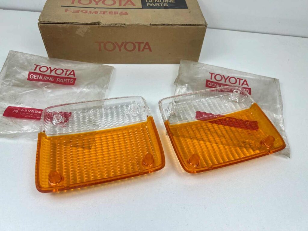 Toyota FJ40 NOS OEM fender lenses (1)