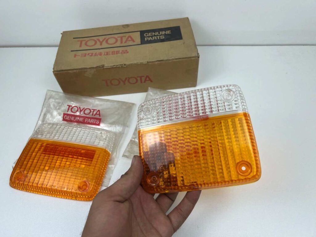 Toyota FJ40 NOS OEM fender lenses (10)