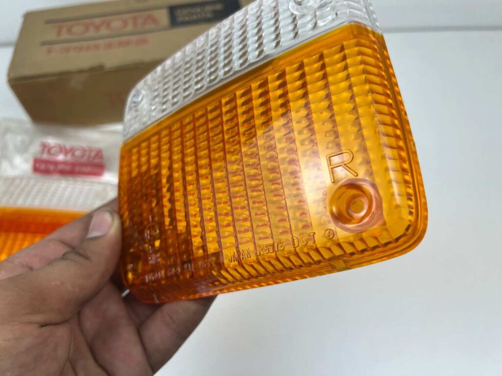 Toyota FJ40 NOS OEM fender lenses (11)