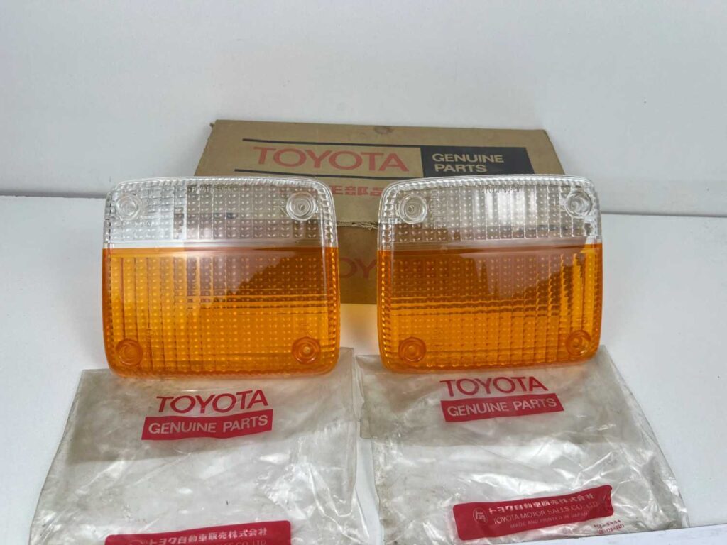 Toyota FJ40 NOS OEM fender lenses (3)