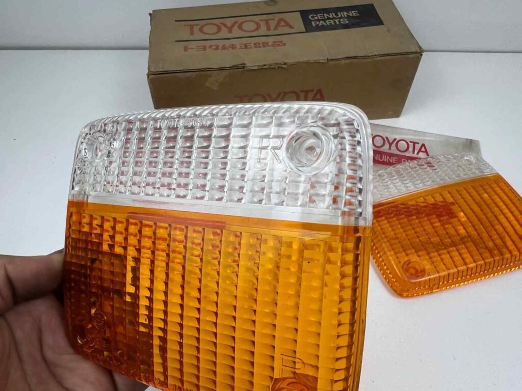 Toyota FJ40 NOS OEM fender lenses (6)